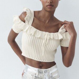 ZARA Woman Ruffle Lace Knit Crop Top – Size Medium (D47)